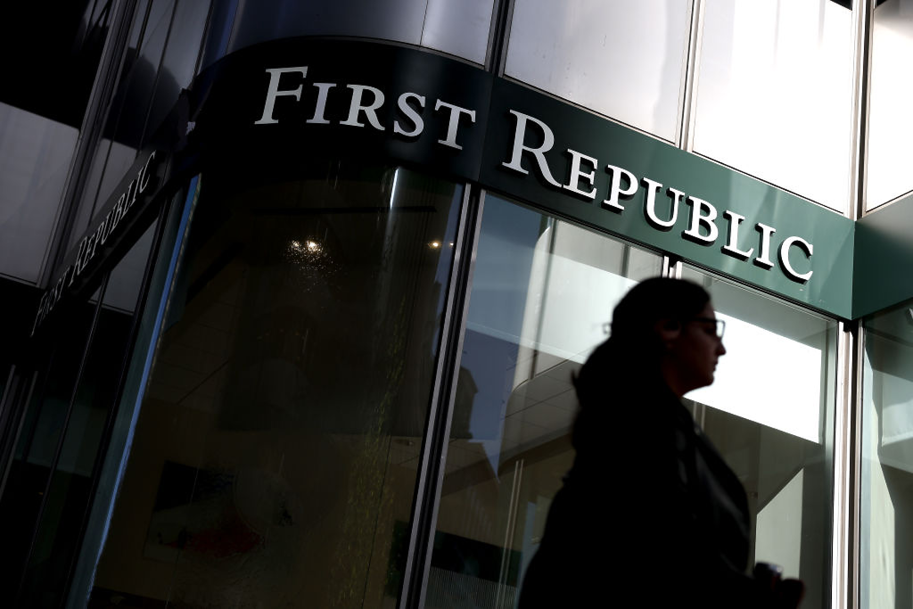 JPMorgan съкращава 1000 служители на придобитата наскоро First Republic
