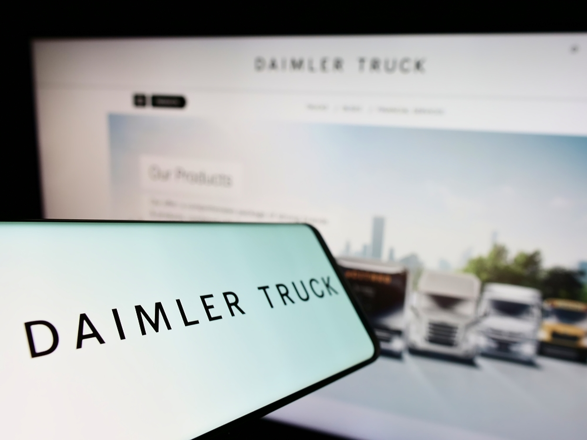 Шефът на Daimler Truck бие тревога заради зависимостта от китайските батерии за електромобили