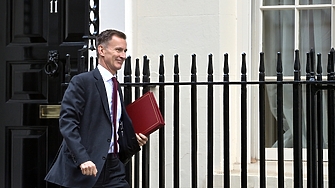 Британският министър на финансите Джереми Хънт подкрепи затягането на паричната политика в