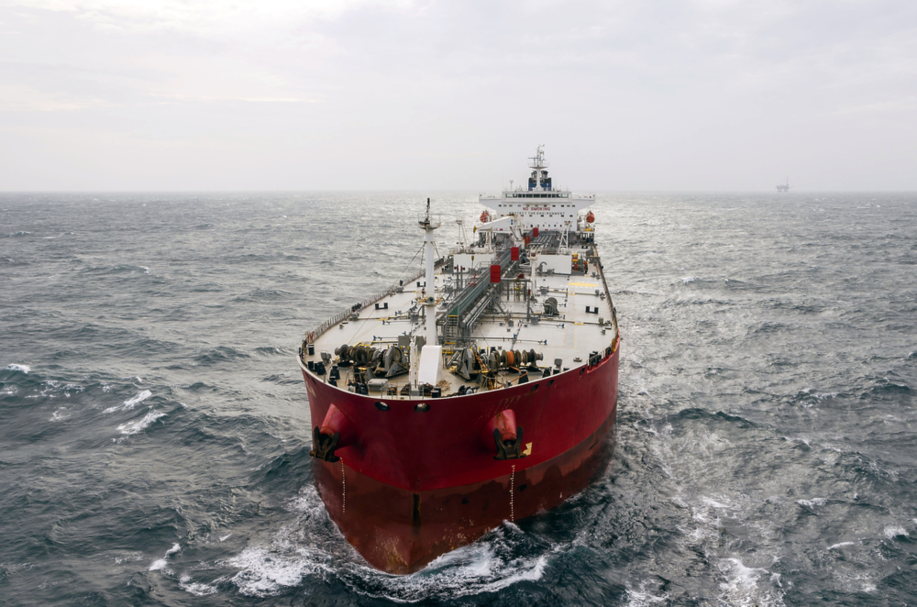 Транспортирането на руски петрол по море достигна рекордните 3,72 млн. барела на ден