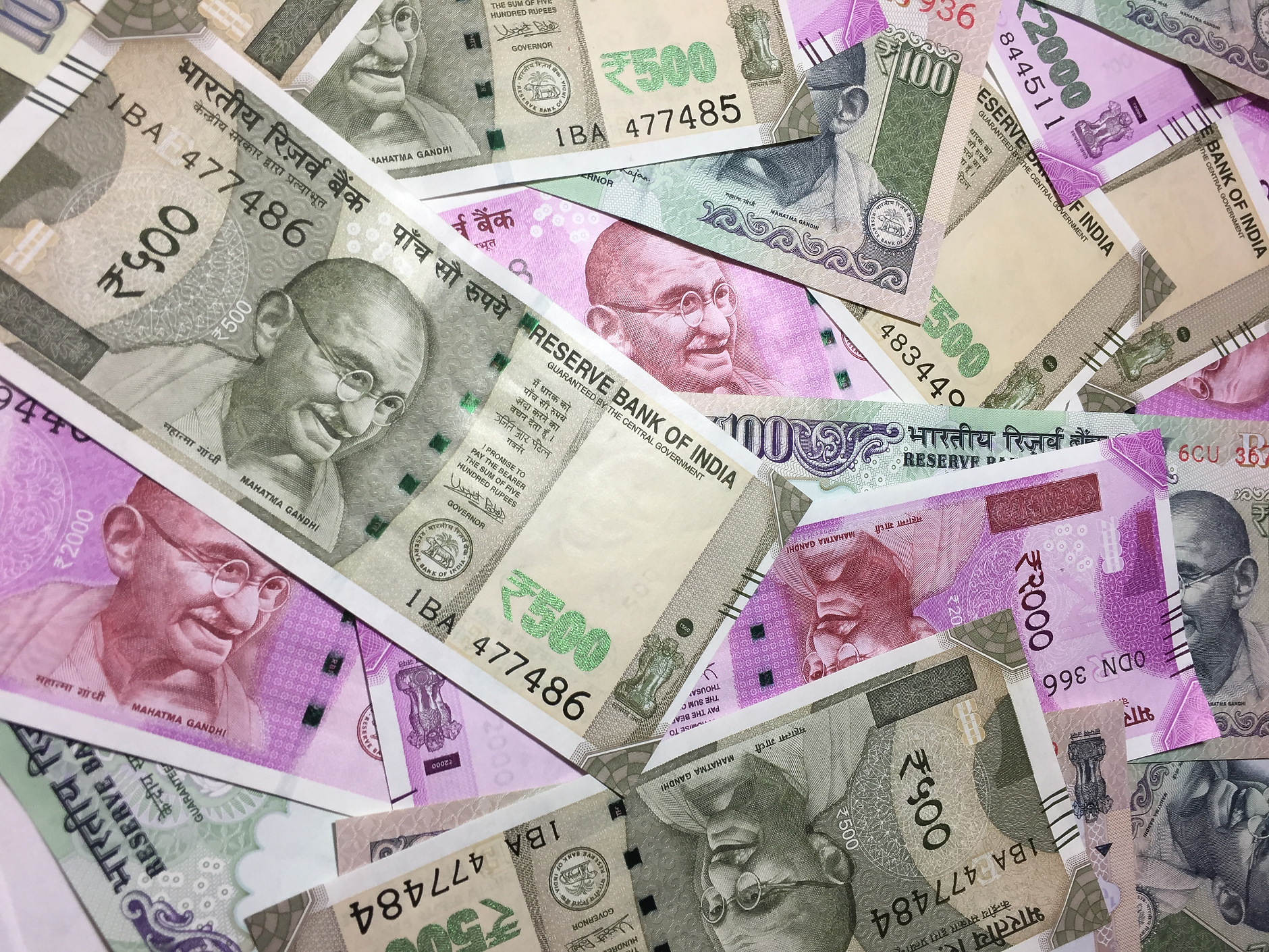 Индия изтегля от обращение банкнотите с най-висока стойност