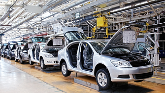 Mercedes планира инвестиции за милиарди в заводи за електромобили