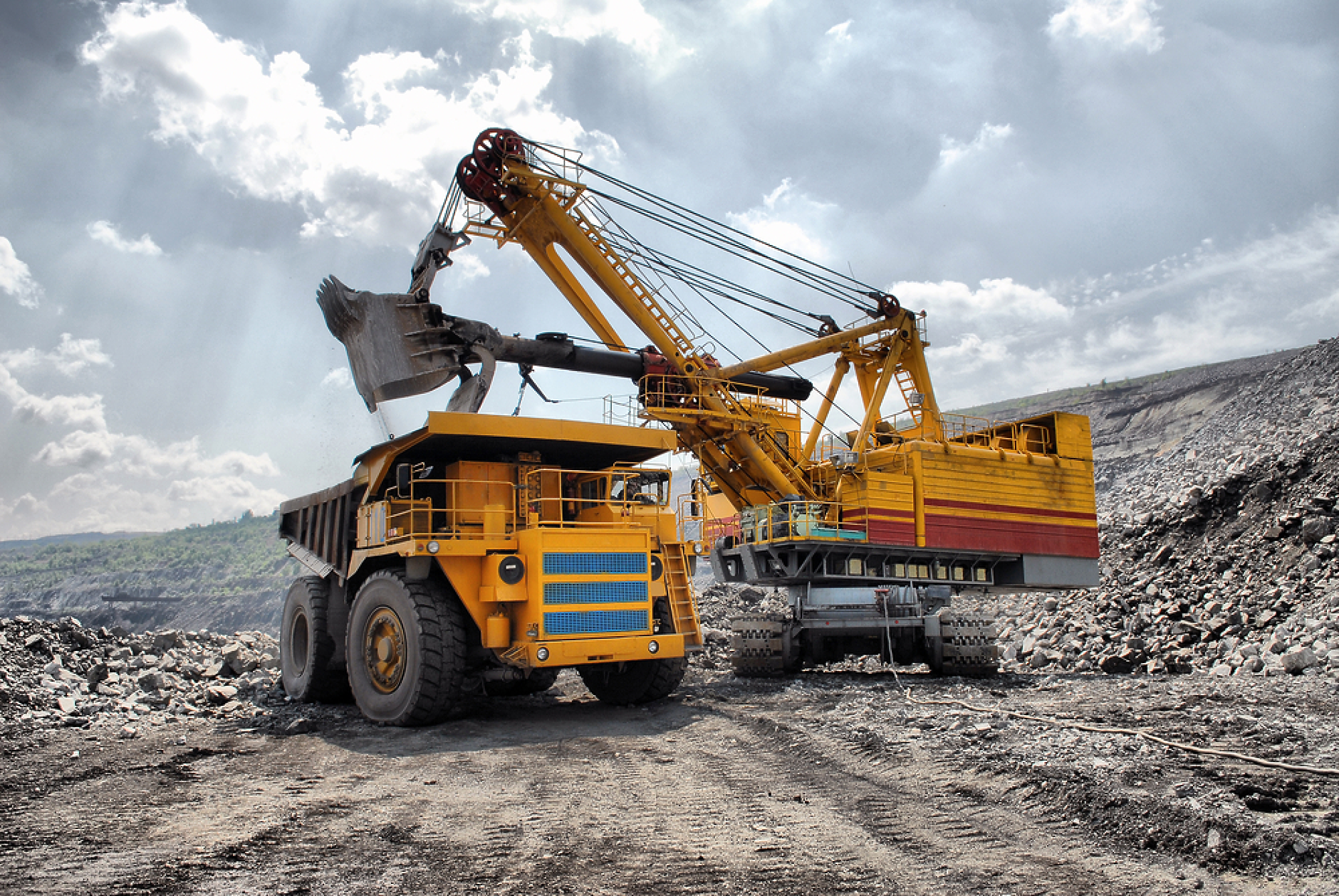 Цените на желязната руда удариха 6-месечно дъно заради слабото търсене в Китай