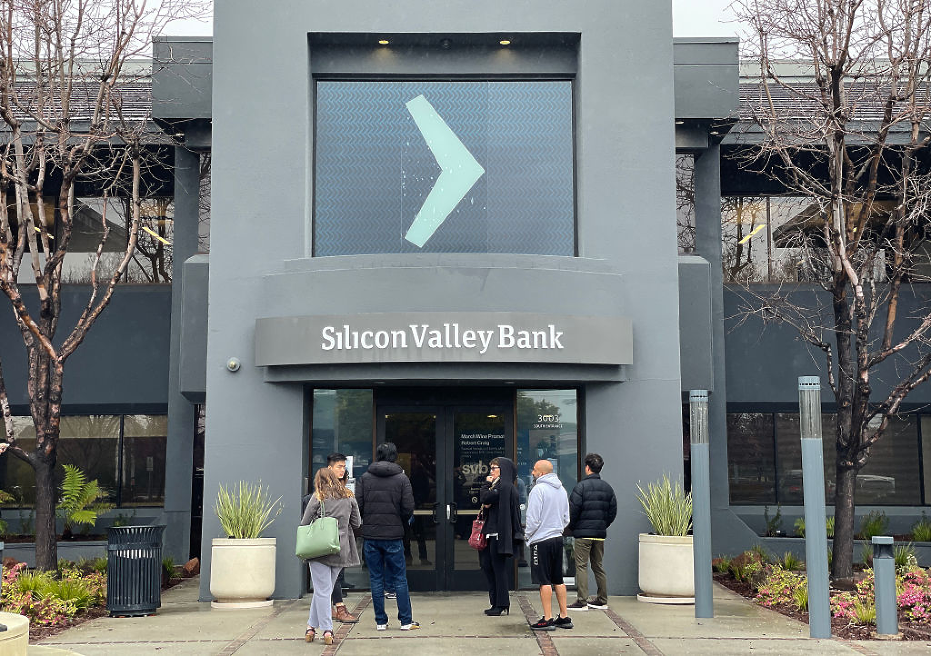 Новият собственик на Silicon Valley Bank съкращава работни места