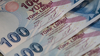 Турската лира е отбелязала нов спад спрямо щатския долар и