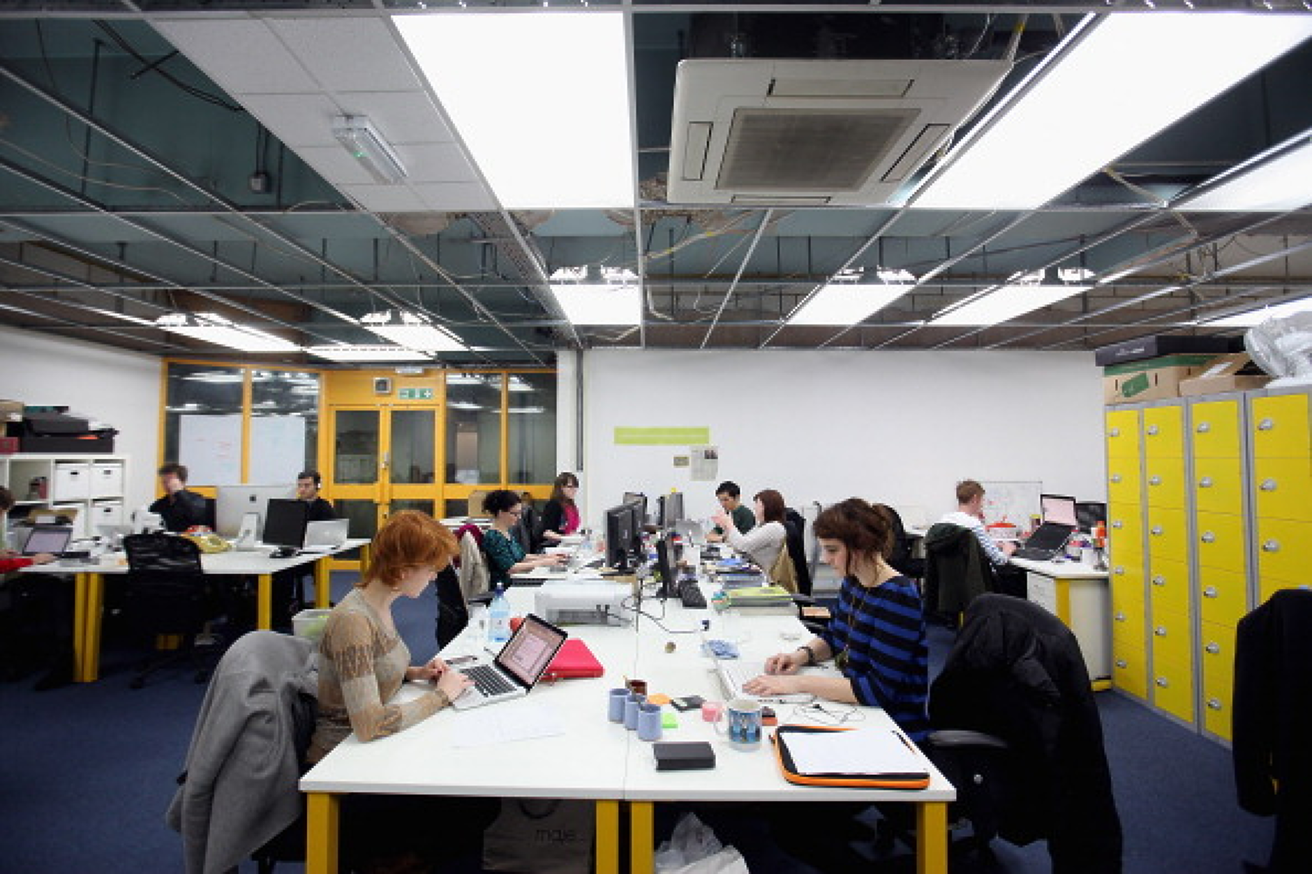 Евростат: Фирмените онлайн срещи са най-малко в България 