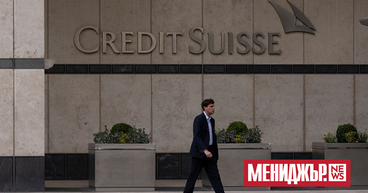 Стотици служители на Credit Suisse напускат банката всяка седмица и