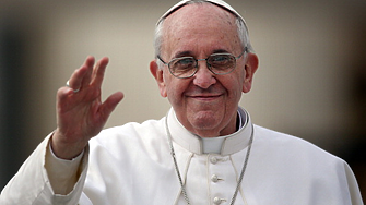 Приеха папа  Франциск в болница за операция 