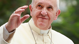 Папа Франциск претърпя тричасова операция в болница в Рим в
