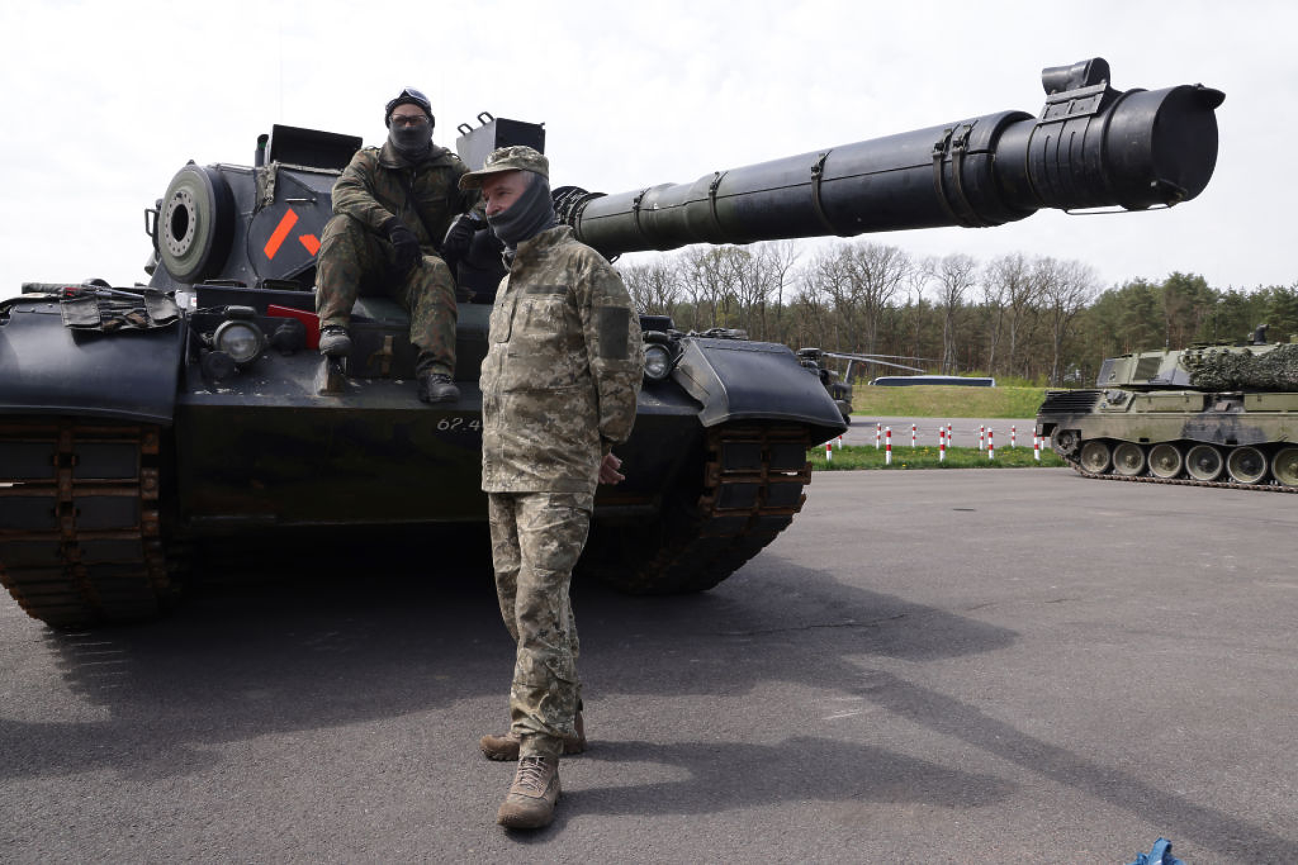 Киев твърди, че  има доказателства за руска следа в „Нова Каховка. Западните танкове вече са на фронта