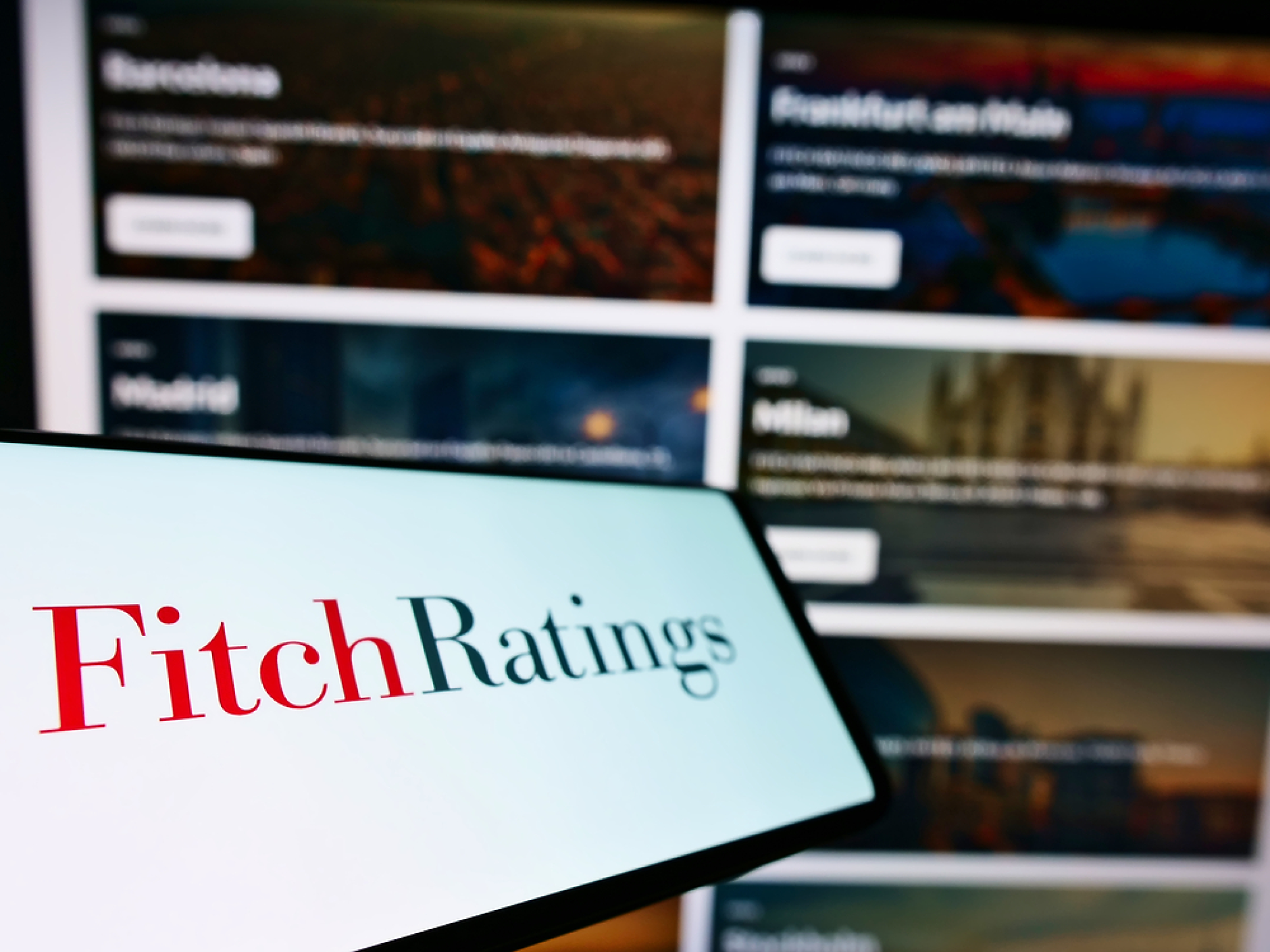 Fitch остави рейтинга на САЩ  в списъка за наблюдение, въпреки сделката за държавния дълг