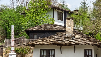 Почти във всяка втора жилищна сграда в България не живее