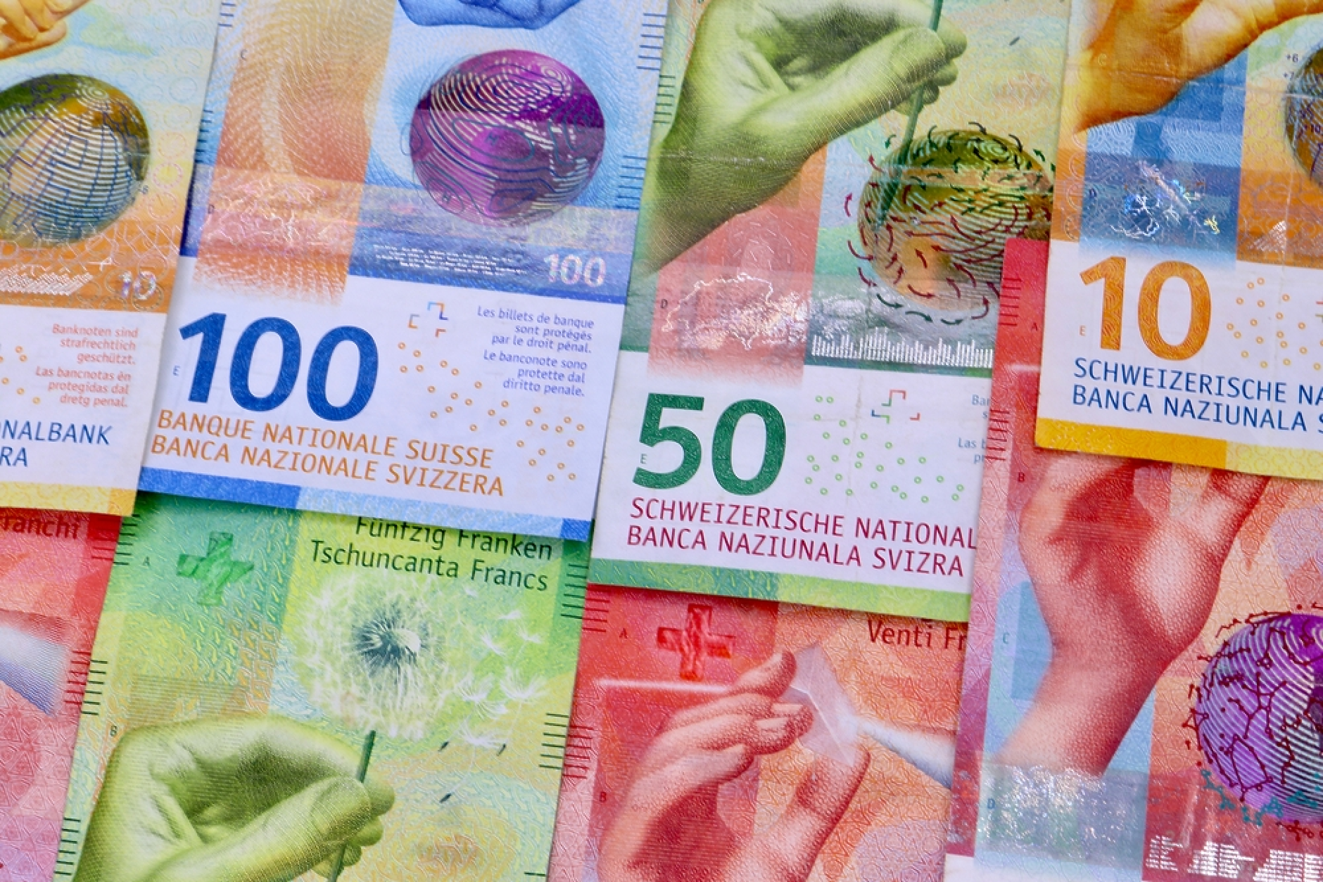 Прогноза: Швейцарският франк ще поскъпва заради ниския ценови натиск в страната  