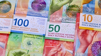 Швейцарският франк поскъпна с около 4 спрямо щатския долар от