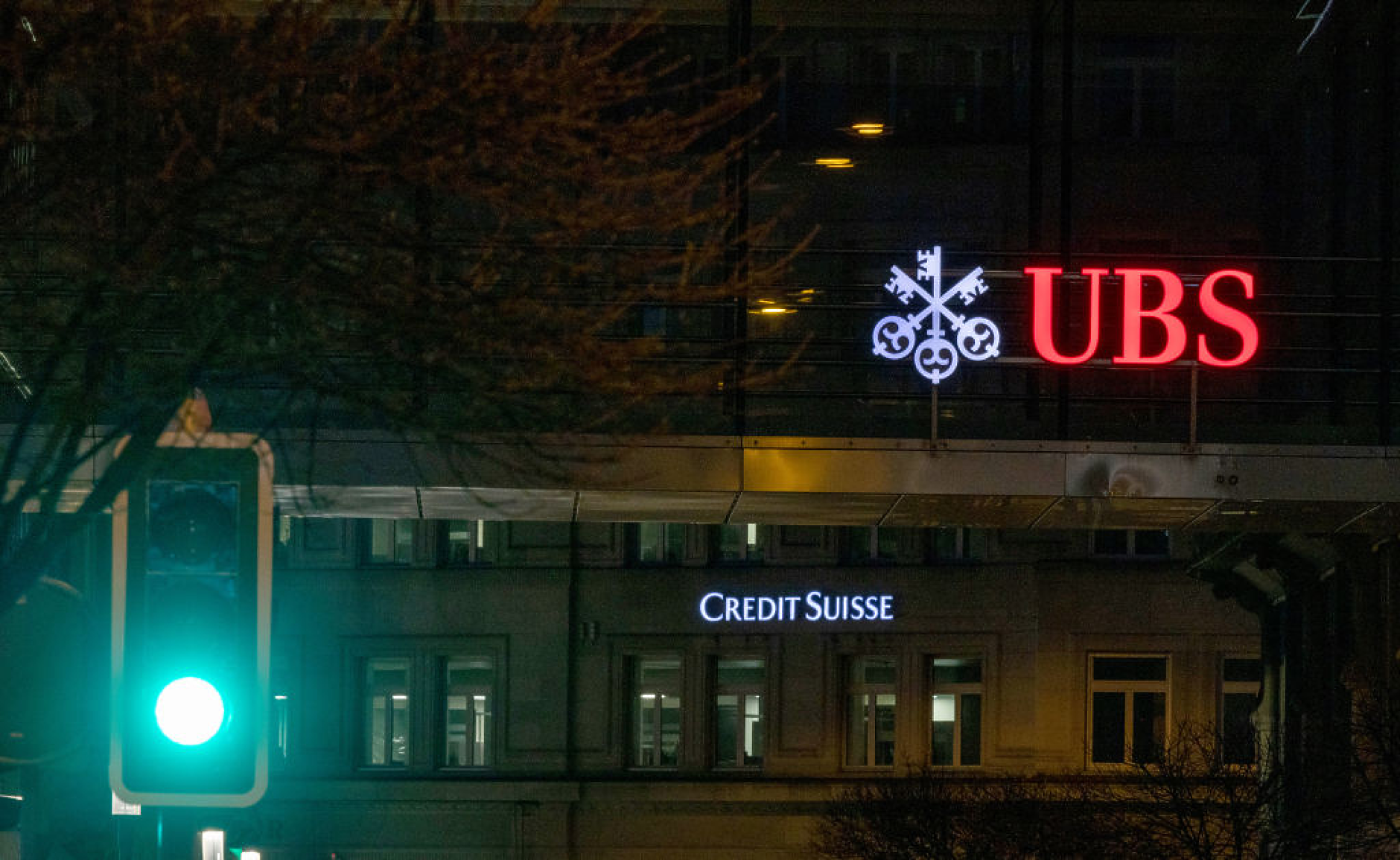 UBS финализира придобиването на Credit Suisse