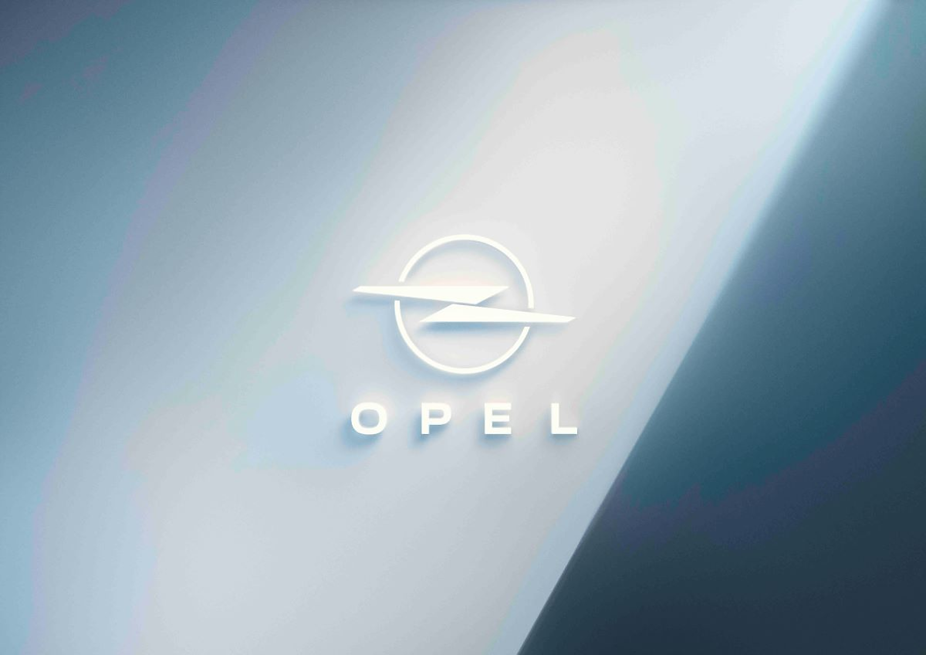 Opel представя нова визия на емблематично си лого „Blitz“