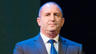 Със свой указ на основание чл 129 ал 3 т 5 от