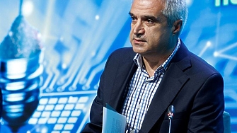 Министърът на енергетиката Румен Радев и бившият служебен министър Росен Христов