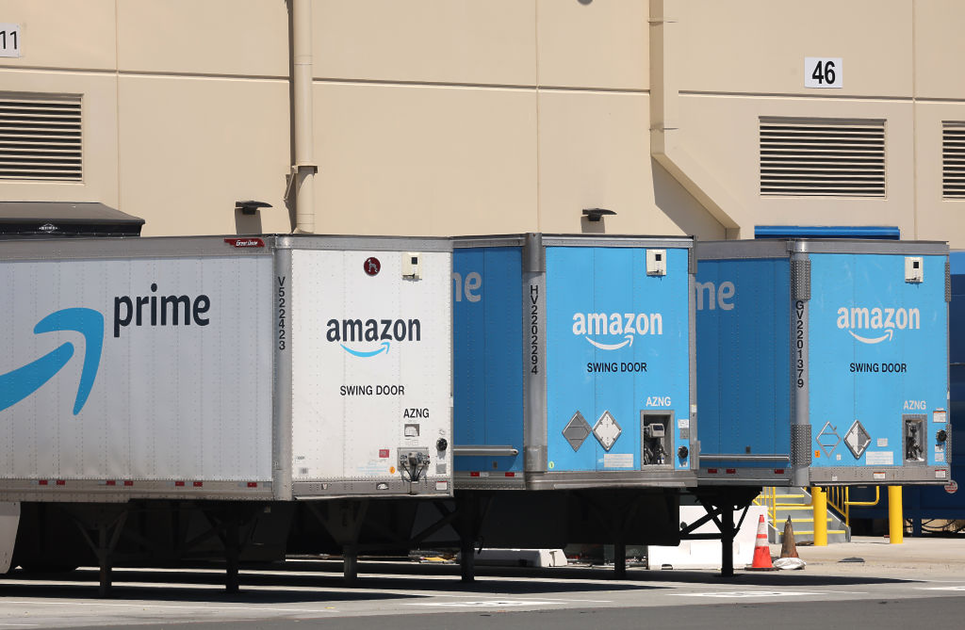 Американски регулатор съди Amazon за подвеждане на милиони потребители 