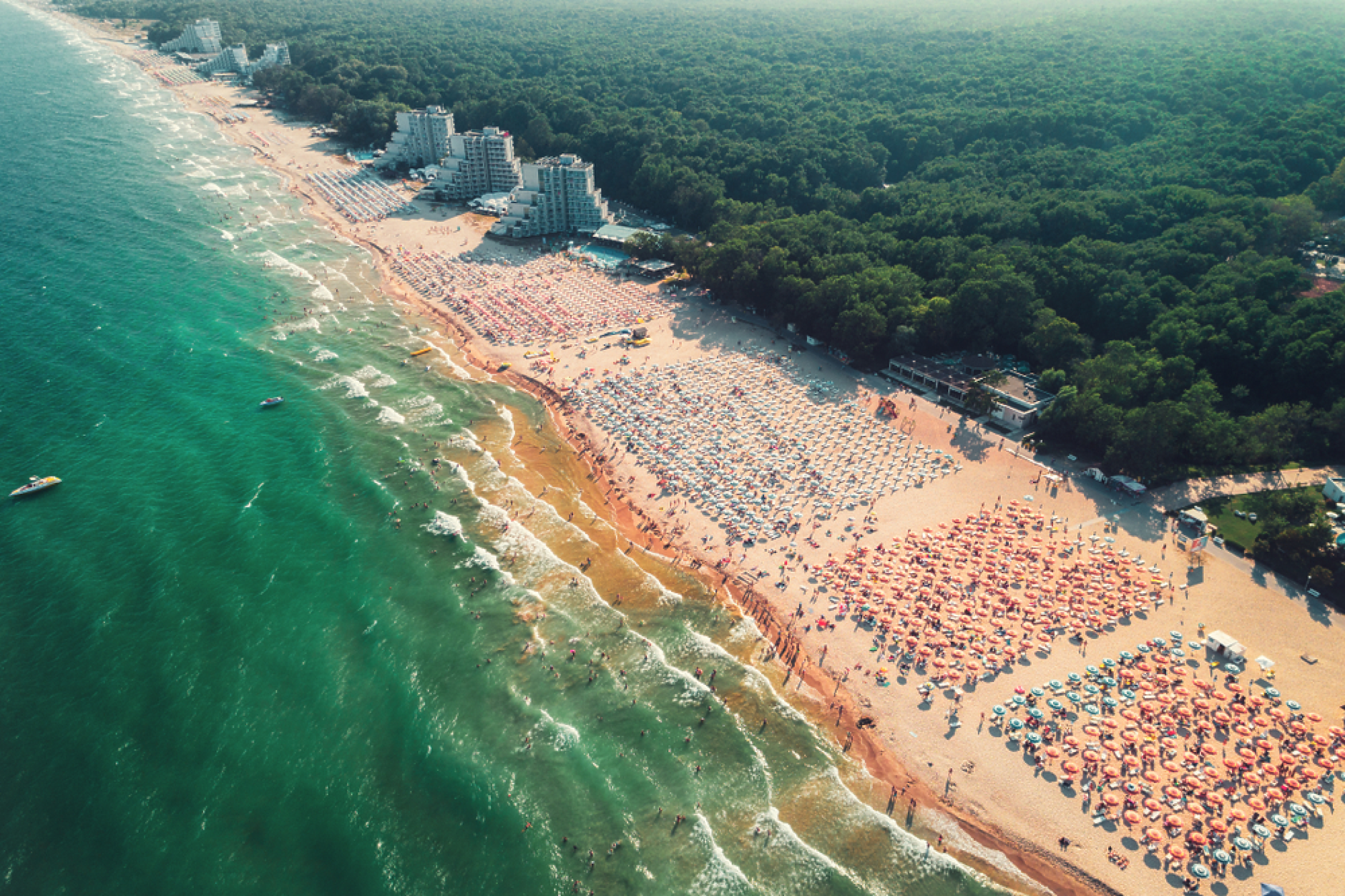 Министърът на туризма: Водите на Черноморието ни са чисти
