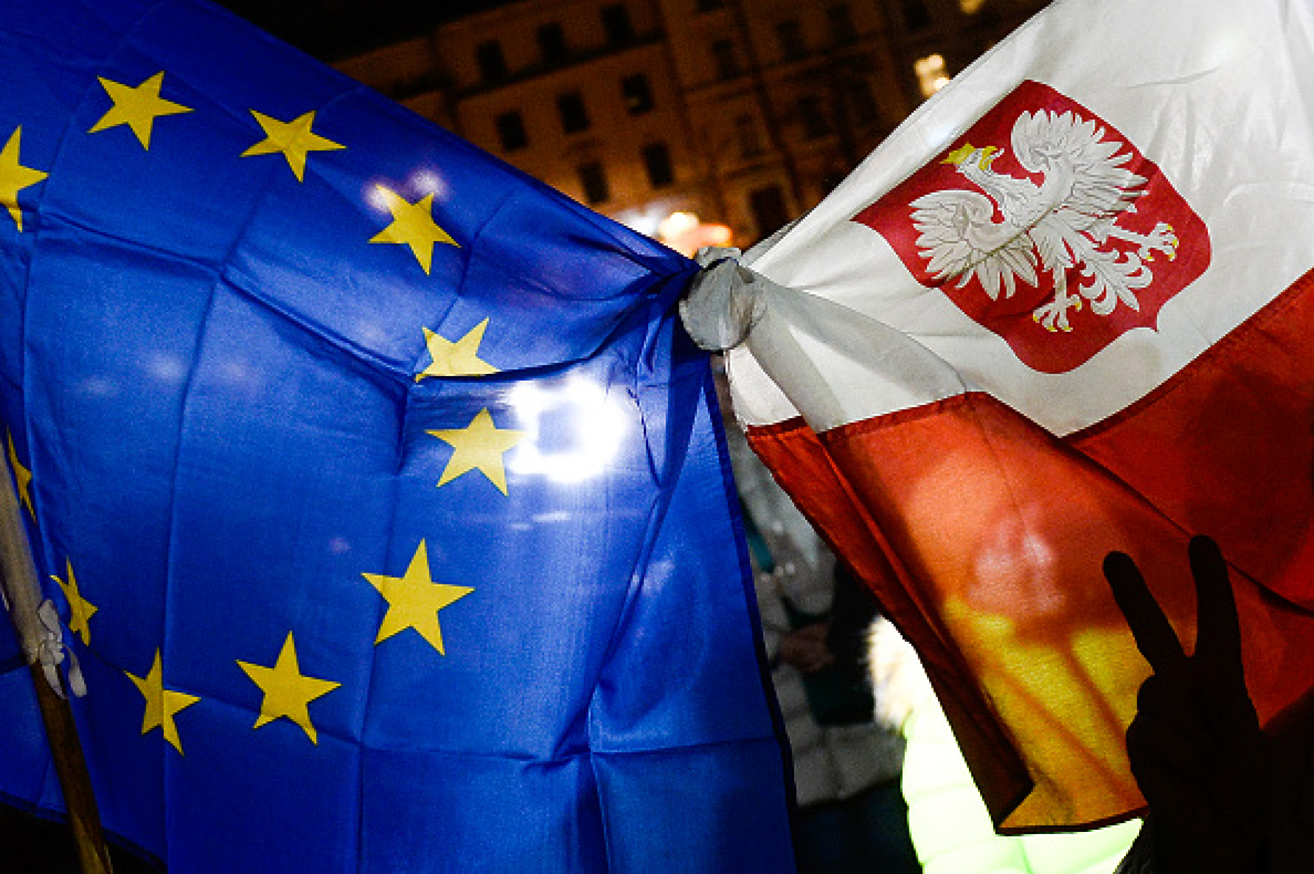 Полша може да уволни 40 хиляди държавни служители заради лустрация