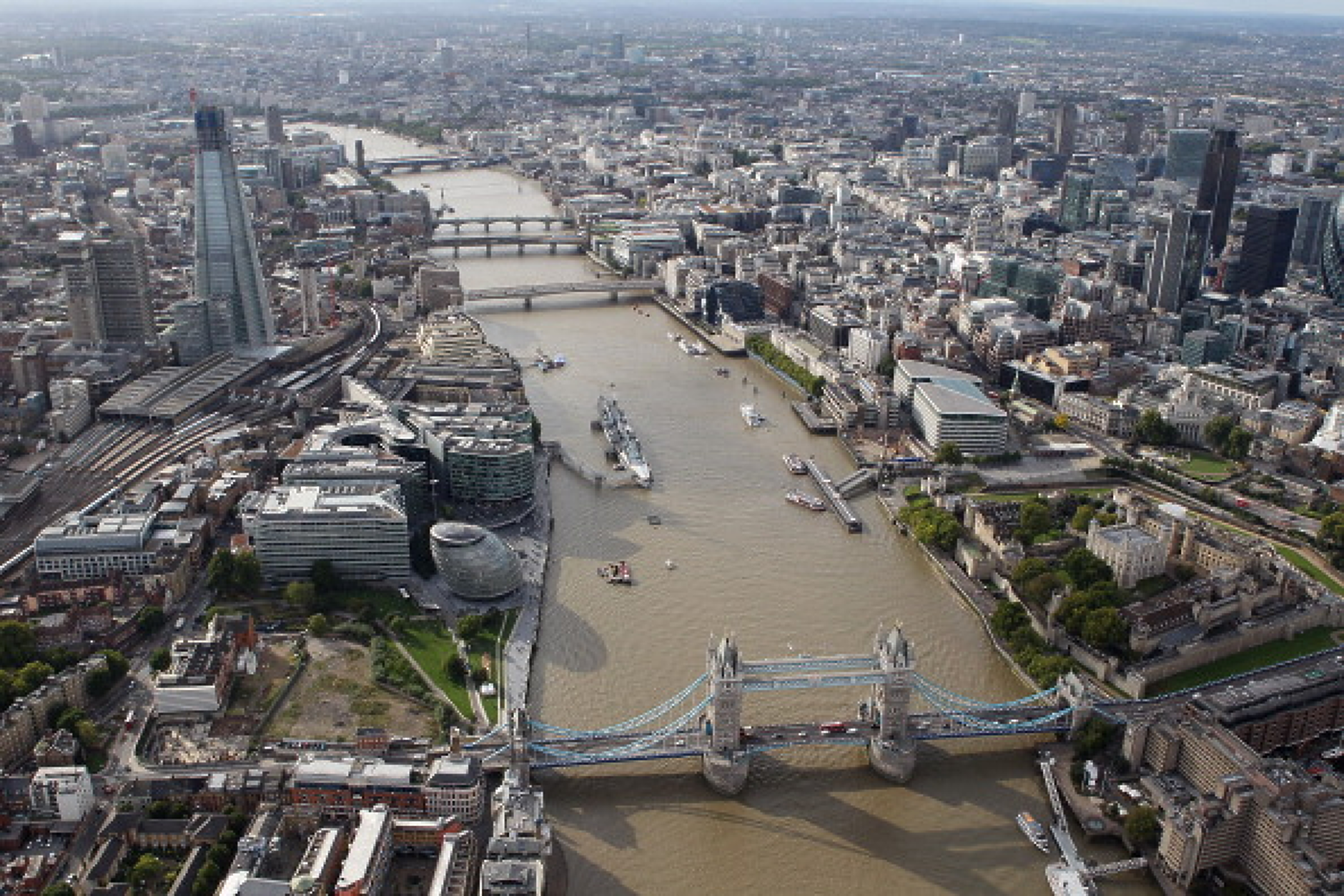 Главният снабдител с вода на Лондон и Великобритания изпадна във финансов колапс