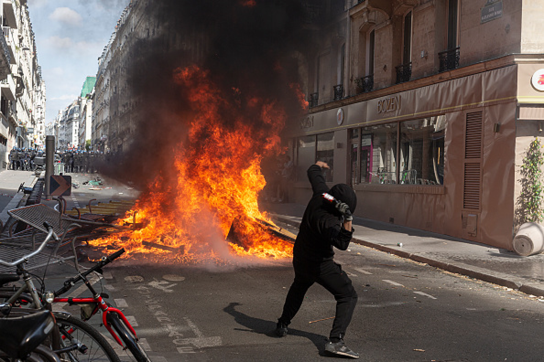 Безредици в Париж, след като полицай застреля 17-годишен младеж