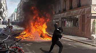 Протести и безредици се разразиха в Париж през нощна срещу