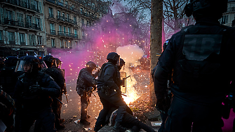 Макрон свиква кризисния щаб заради вълна от нощни безредици във Франция