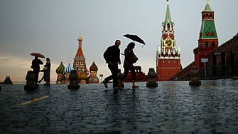 Москва отложи абитуриентските балове за 1 юли, спряха футболните срещи
