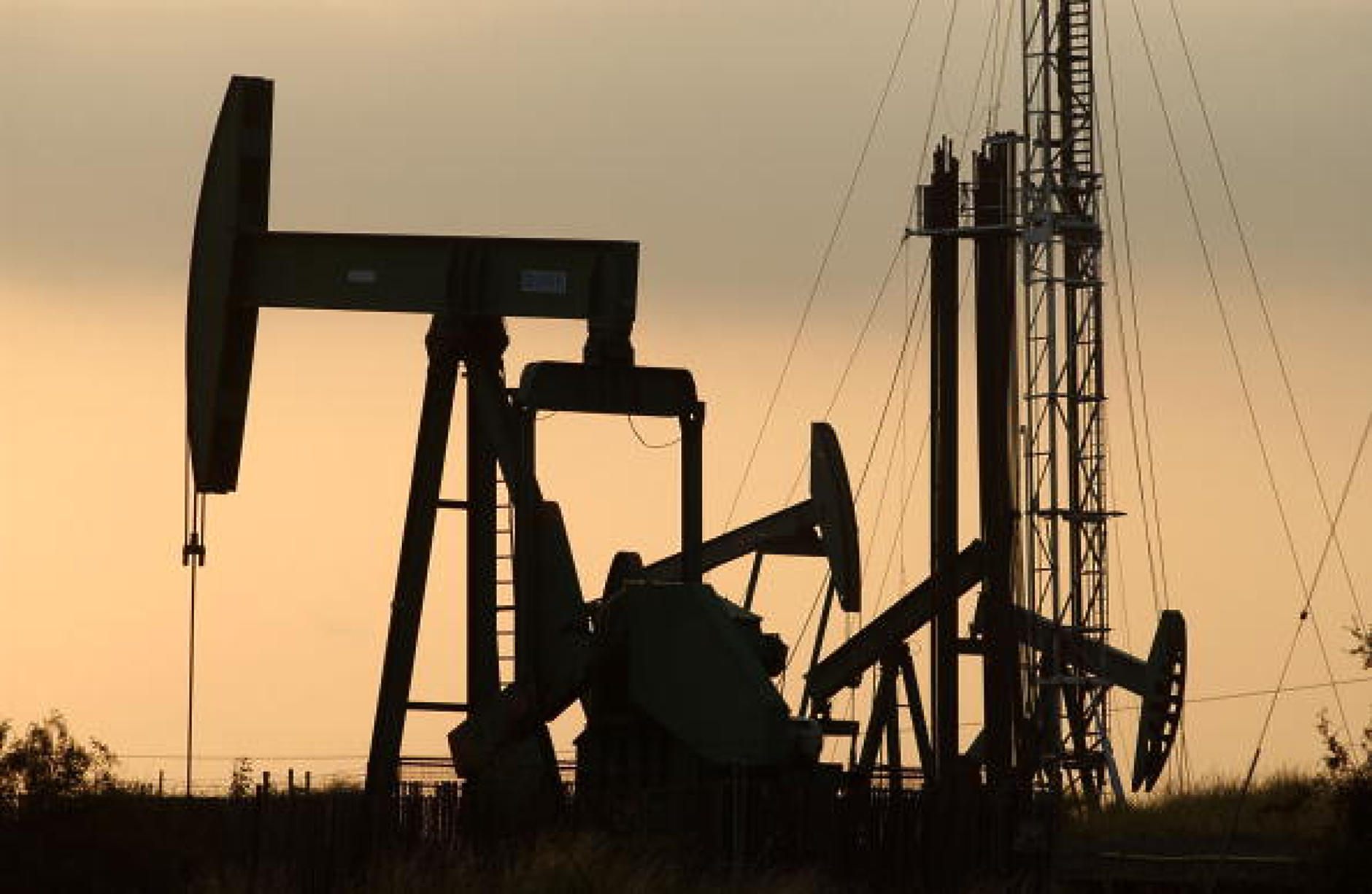 САЩ: Ценовият таван работи успешно, Русия изнася петрол с 25% отстъпка спрямо световните цени