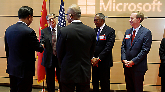 Председателят на КНР Си Дзинпин прие днес гостуващия в Пекин Бил
