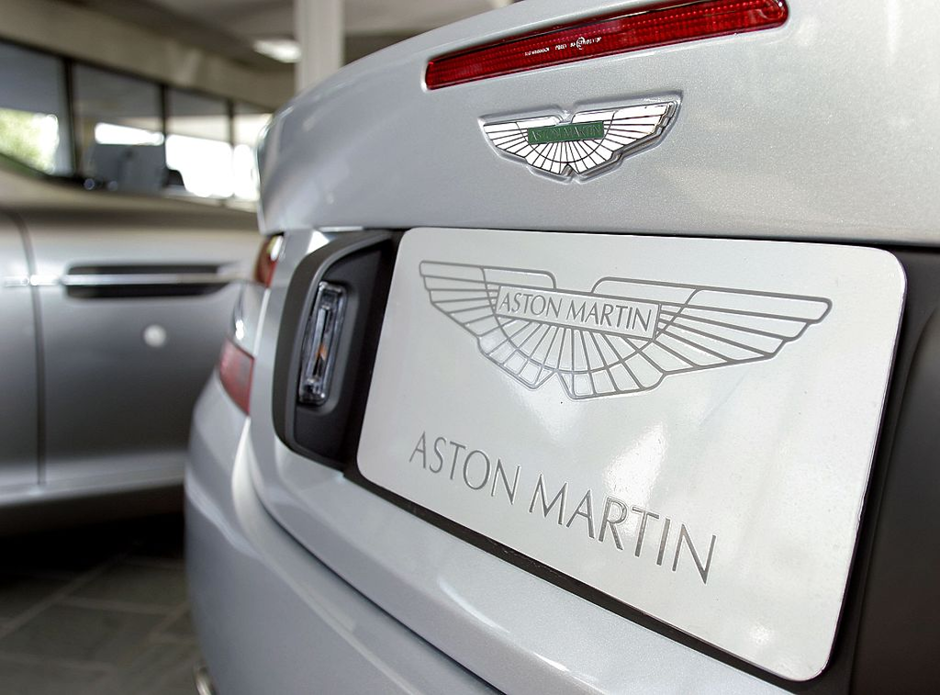 Aston Martin се обръща към американската компания Lucid за високотехнологична помощ