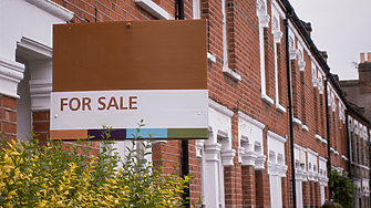 Цените на жилищата във Великобритания паднаха до 14- годишно дъно