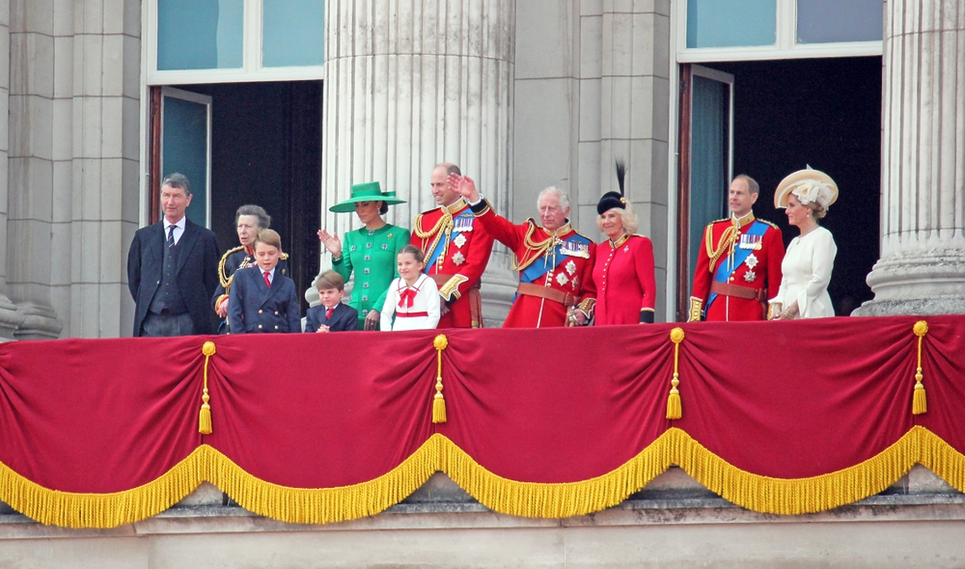 Разходите на британското кралско семейство се увеличили  с 5% до близо 108 млн. паунда
