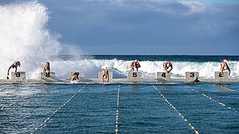 Кадри с водни спортове или просто забавляващи се в морски