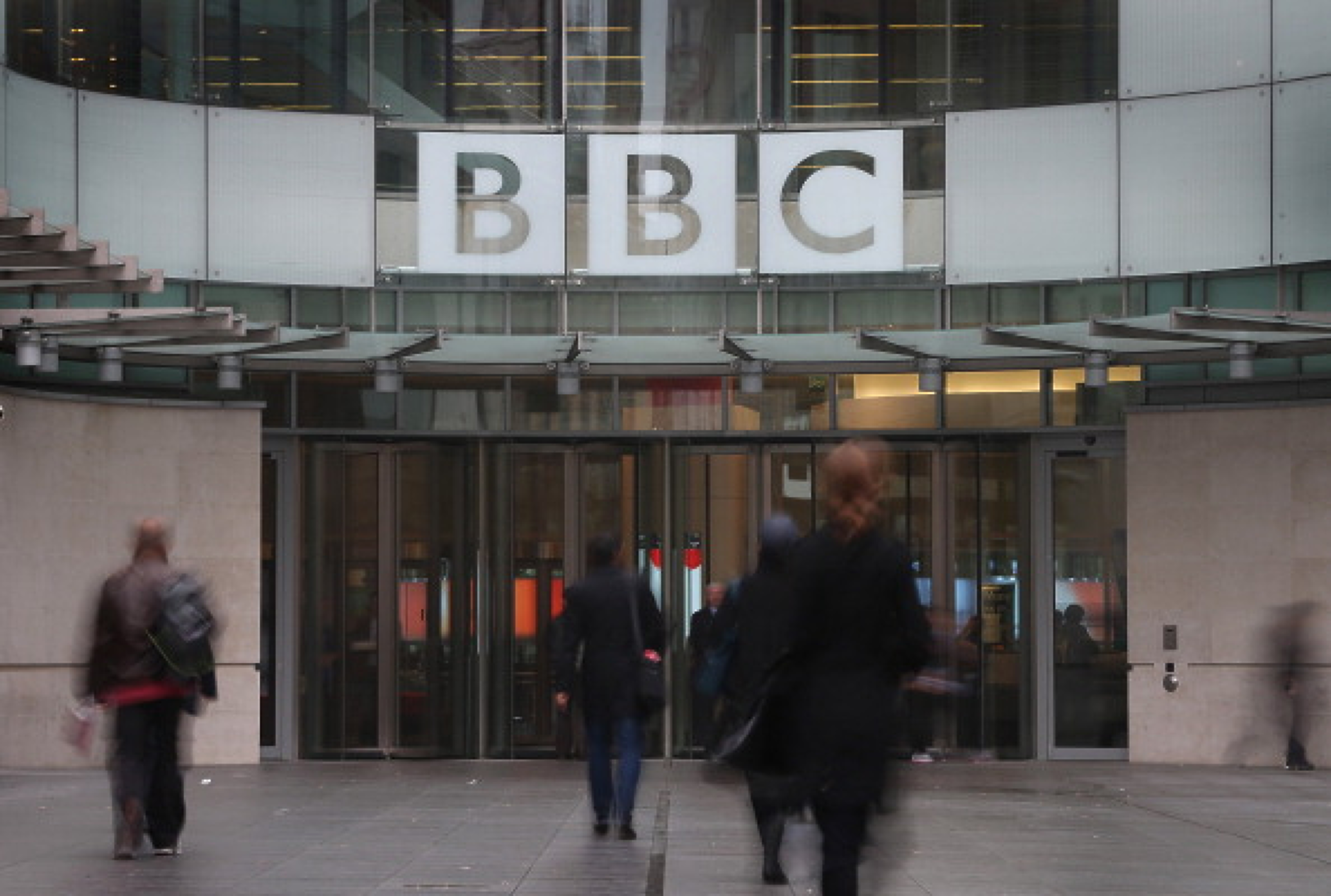 BBC уволни свой водещ заради секс скандал с непълнолетна