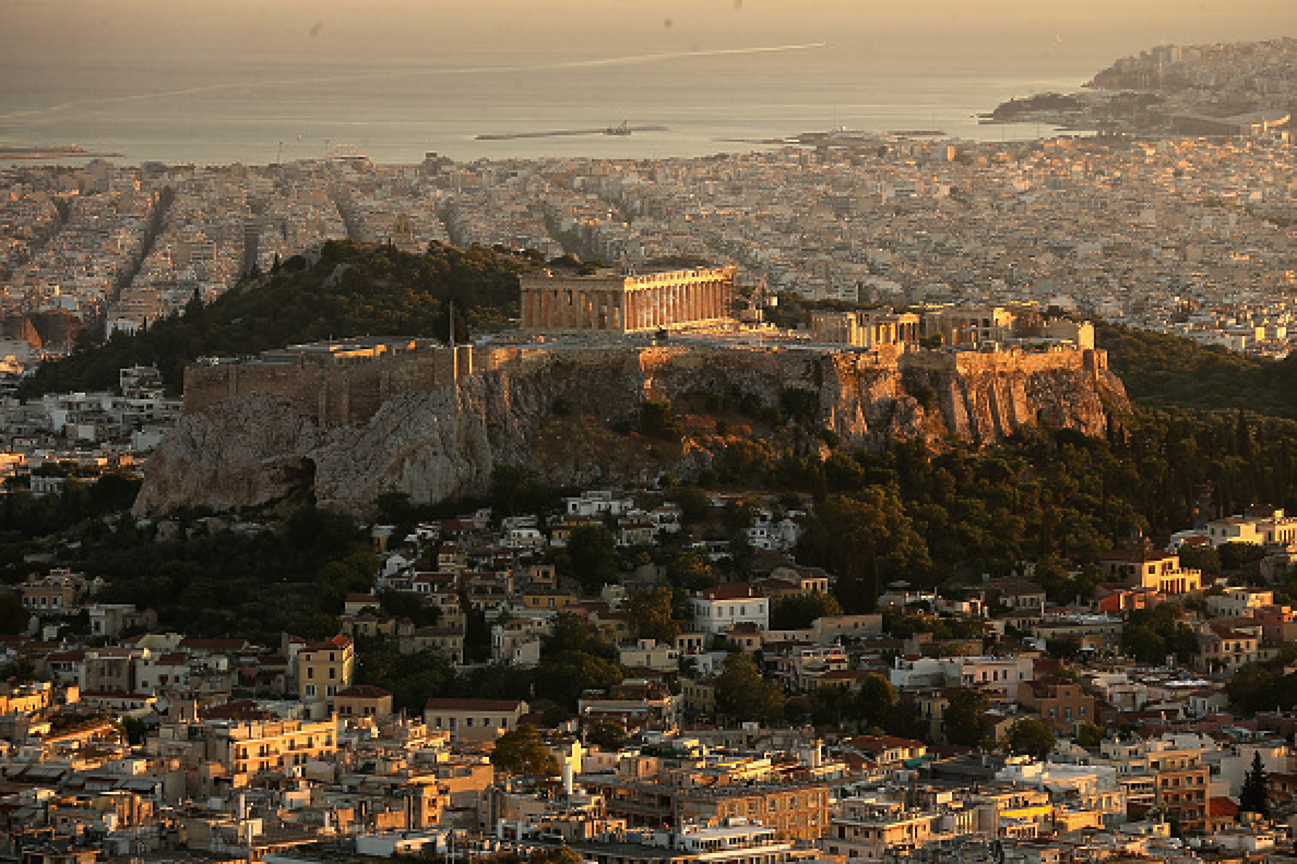 Гърция затваря петзвезден хотел в центъра на Атина заради гледката към Акропола