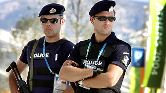 Гръцките полицаи скоро ще патрулират с камери на униформите Съобщението
