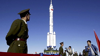 Китай планира да направни пилотирано кацане на Луната до 2030