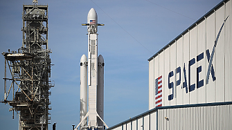 Изстрелването на ракетата носител Falcon 9 със следващата партида от