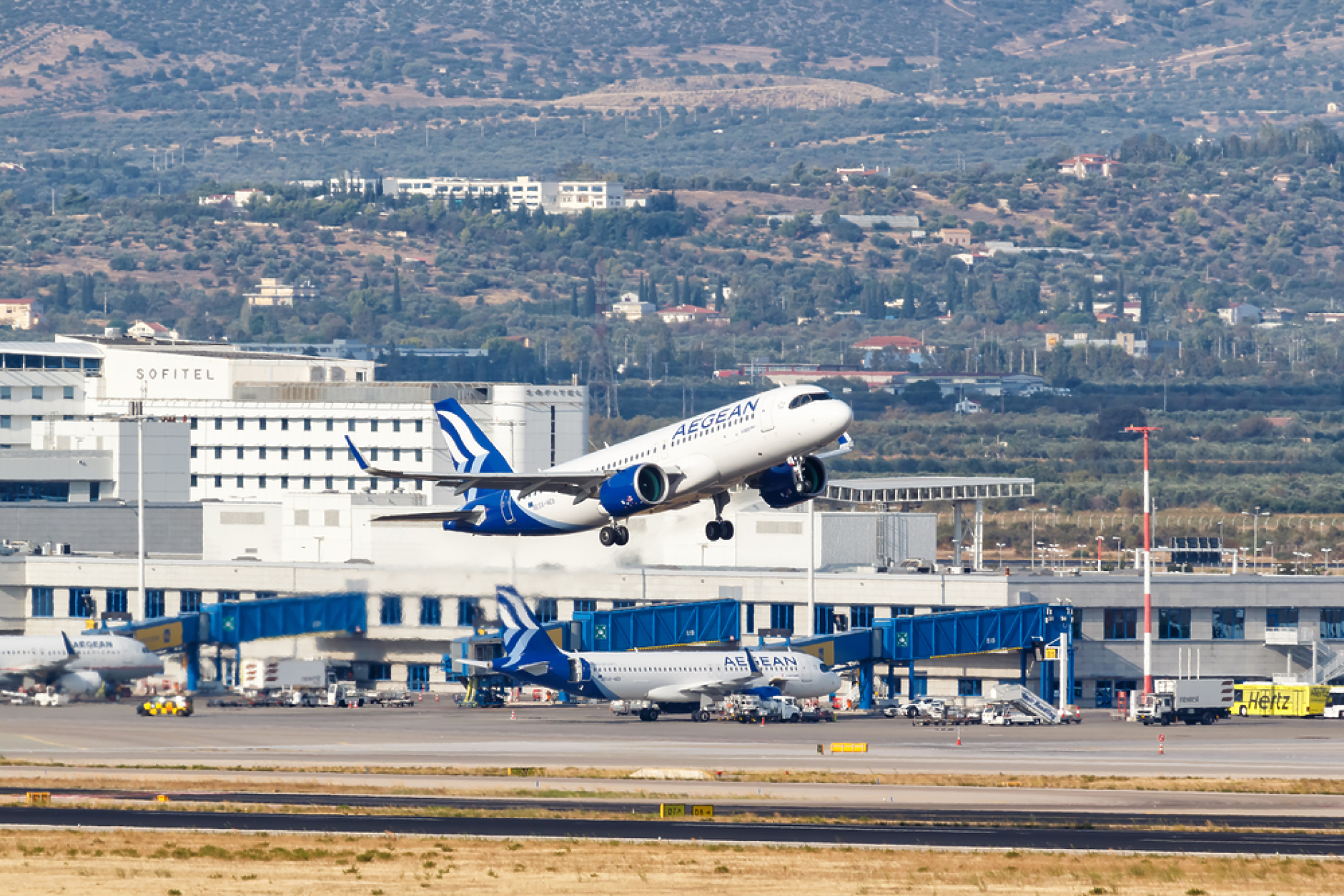 Гърция ще продаде 30-процентния си дял от международното летище в Атина