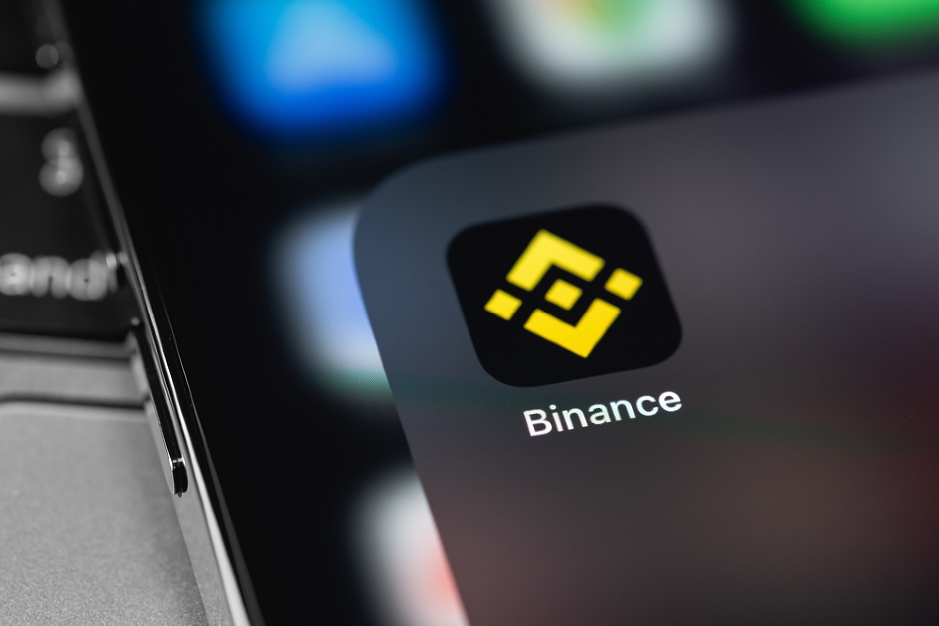 Binance уволнява служители дни след напускането на ръководството