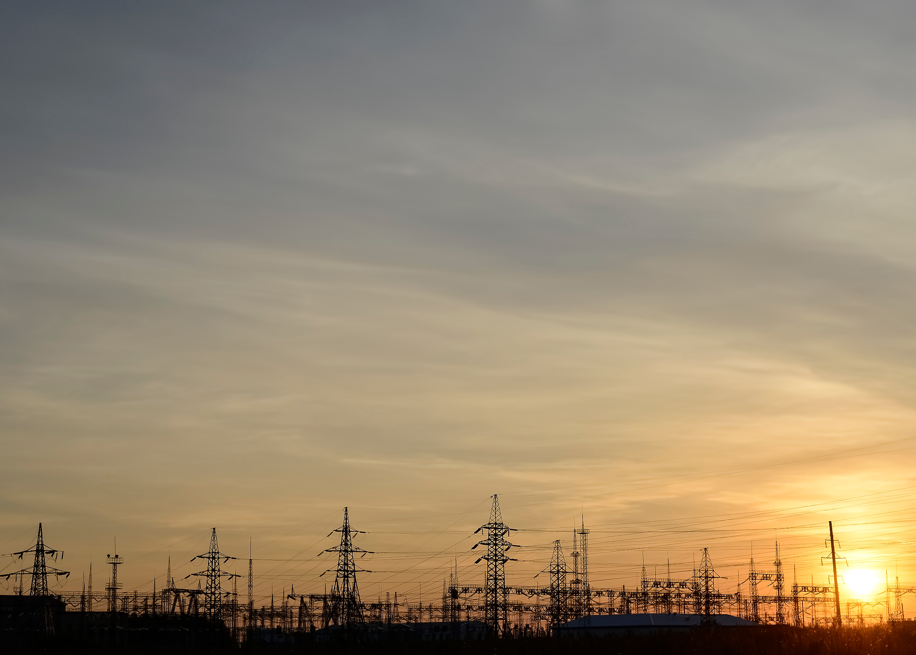 Енергийното министерство пита фирмите за ефекта от компенсациите за скъпия ток 
