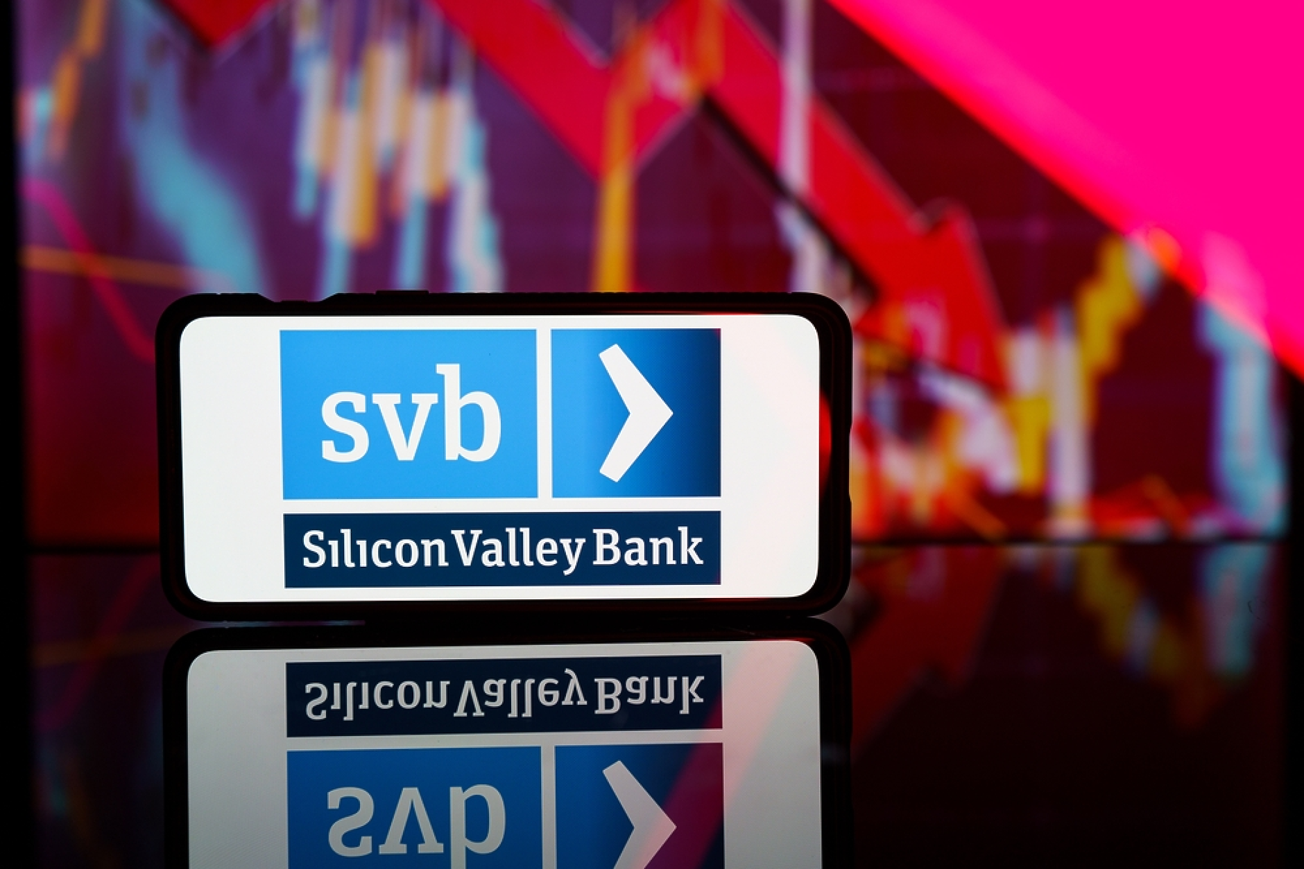 SVB продава бизнеса с инвестиционно банкиране на Silicon Valley Bank 