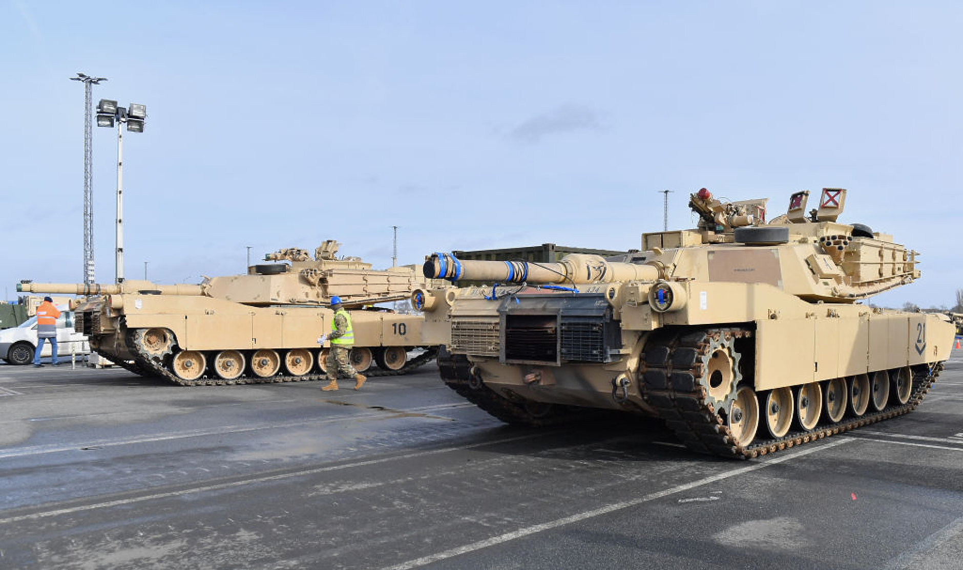 „Политико“: САЩ планират да започнат да доставят на Украйна танкове „Ейбрамс“ 