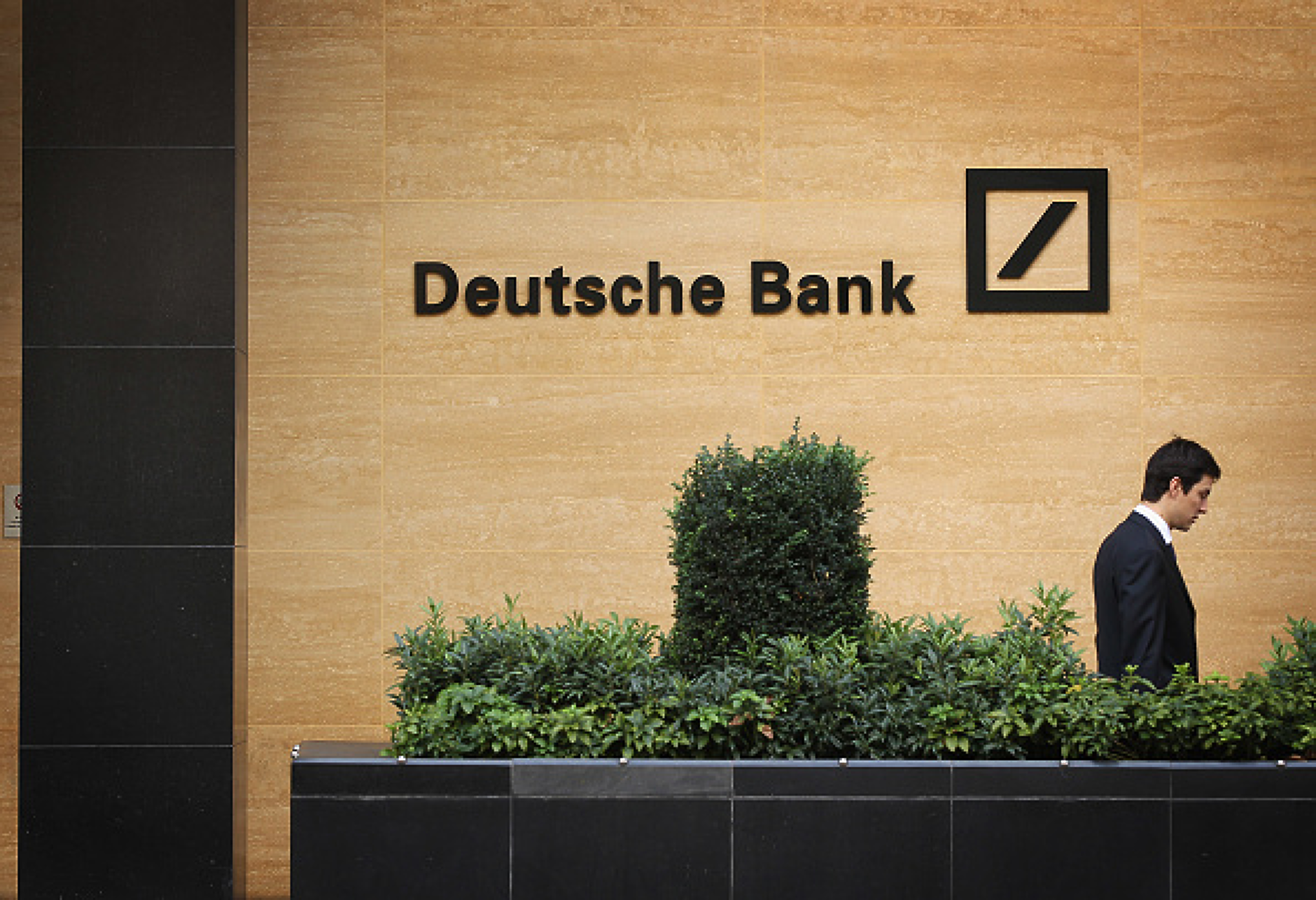 САЩ глобиха Deutsche Bank 186 млн. долара за финансови нарушения 
