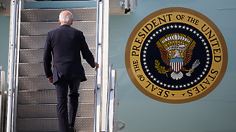 Президентът на САЩ Джо Байдън все по често използва къси сгъваеми