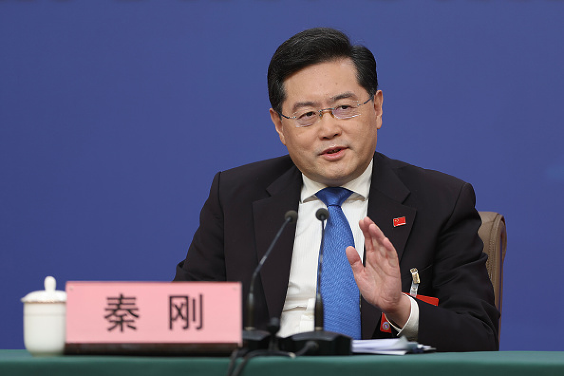 Мистерията с изчезналия външен министър на Китай се задълбочава
