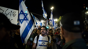 Никога няма да се предадем! - бурна нощ в Израел след приемането на първата част от спорната съдебна реформа